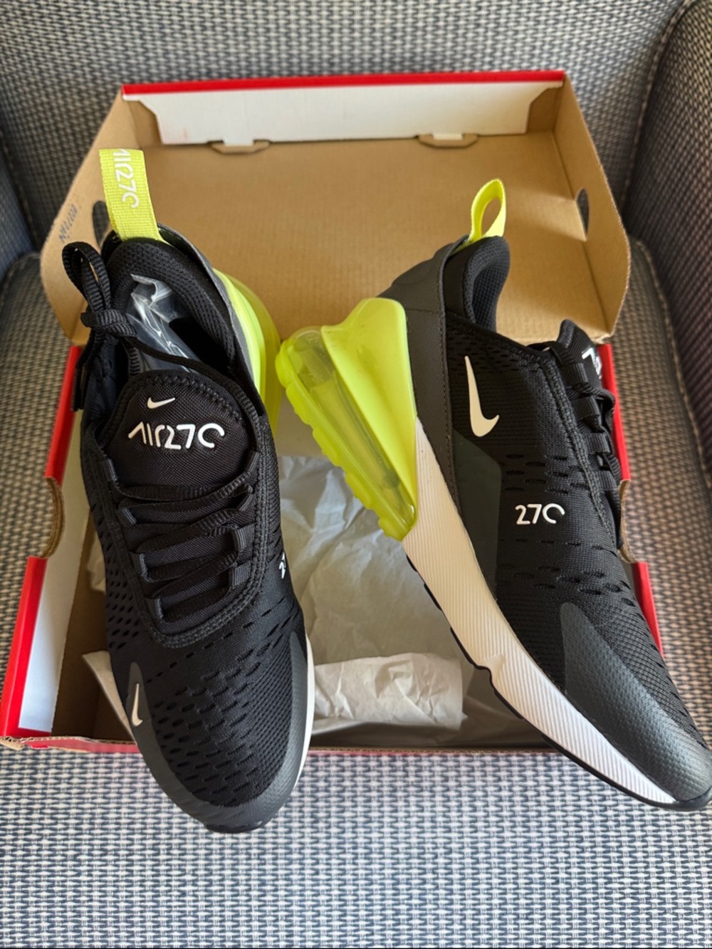 NIB Nike Air Max 270 GS Kids Athletic Shoes